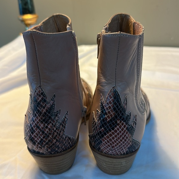 Salmon and Brown Western Ankle Boots - Picture 5 of 11